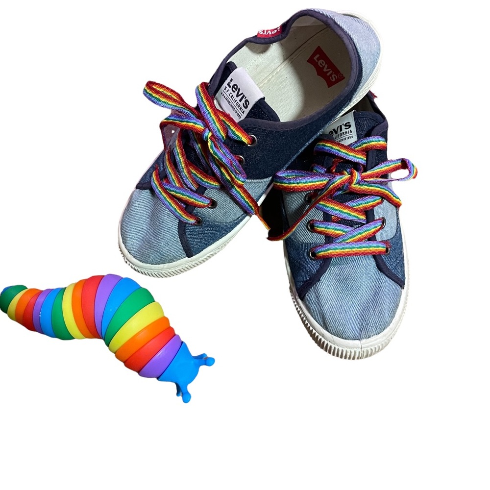 Levi’s Canvas Jean Sneakers Made In Spain Size 7.5 WIth Rainbow Laces, Unisex